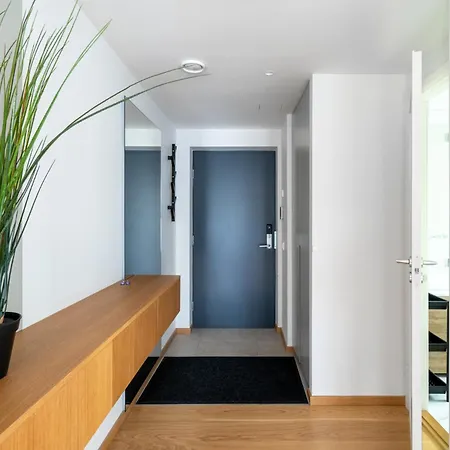 Apartment Beautiful New 3br In Great Location *
