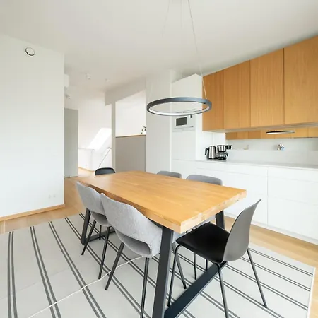 Beautiful New 3br In Great Location Apartman