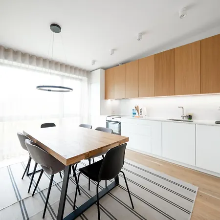 Apartment Beautiful New 3br In Great Location *