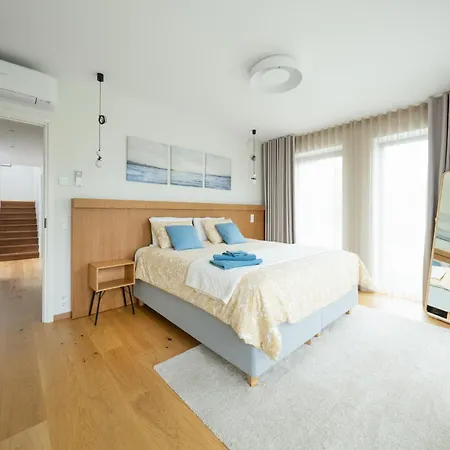 Beautiful New 3br In Great Location