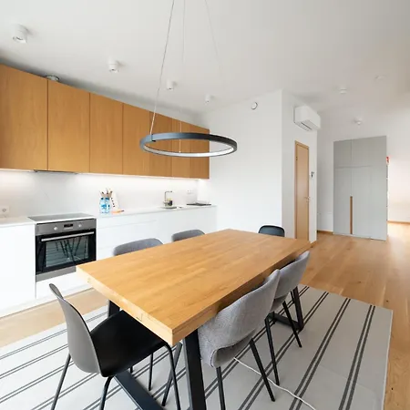 Beautiful New 3br In Great Location Apartman